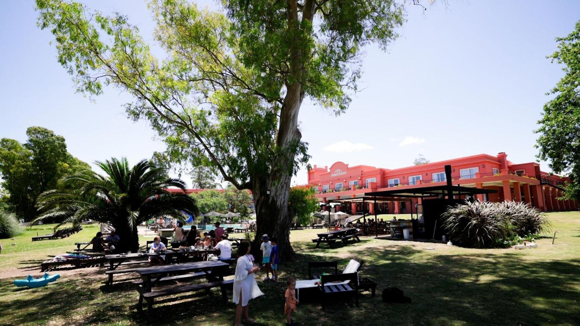 Howard Johnson Chascomus Bagian luar foto
