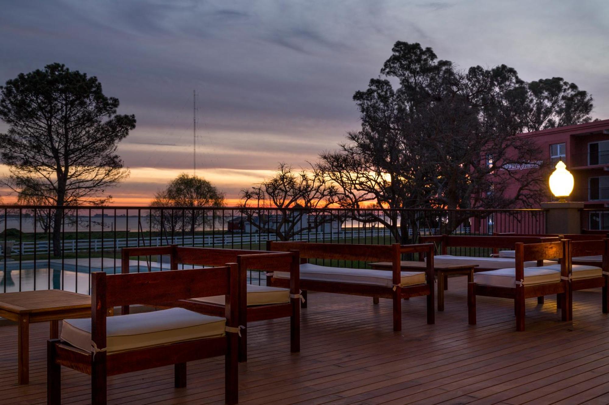 Howard Johnson Chascomus Bagian luar foto